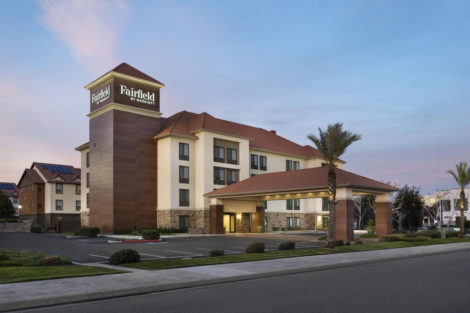 Fairfield By Marriott Inn & Suites Fresno Riverpark Exterior photo